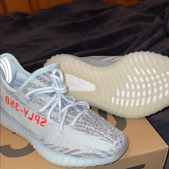 Yeezy boost 350 blue tint